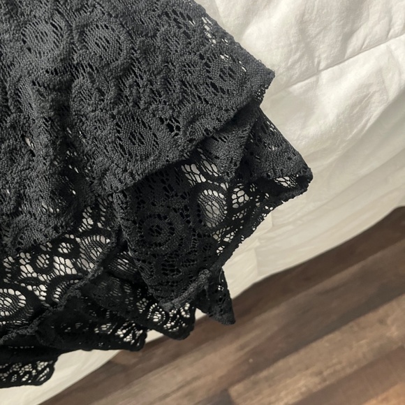 Revolve long Lacey dress -Strapless-Free Gift 🎁 Included - Picture 3 of 9